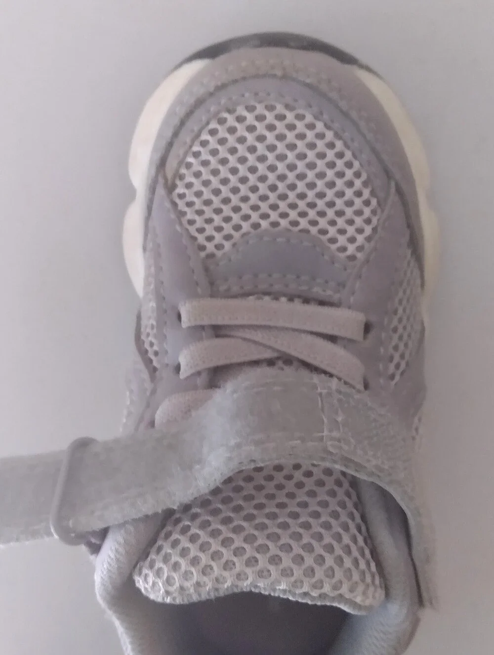 Carter's Toddler Light Grey Mesh Athletic Sneakers Easy Strap Size 8 Toddler